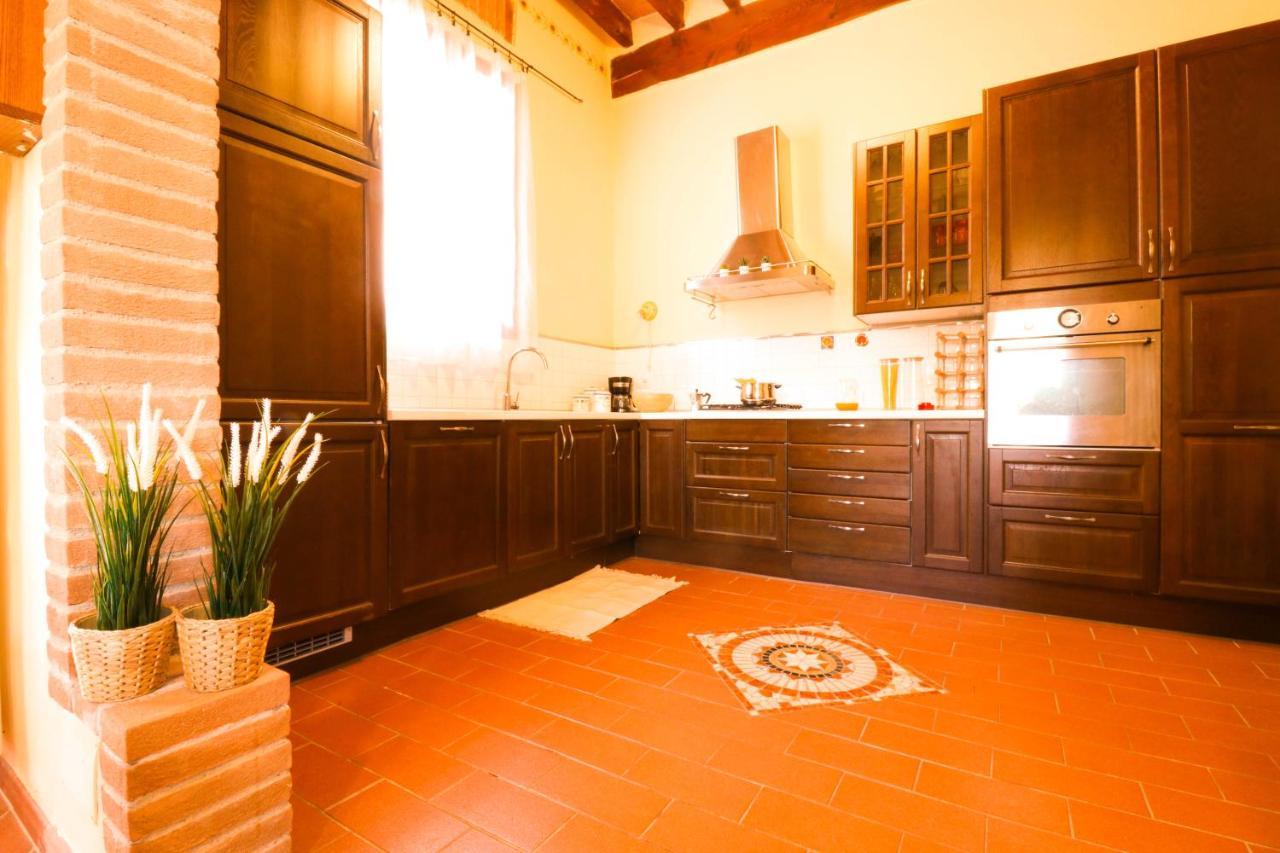 فيلا توريتا دي سيينافي Casale Val D' Orcia- Relax E Lusso In Piscina المظهر الخارجي الصورة